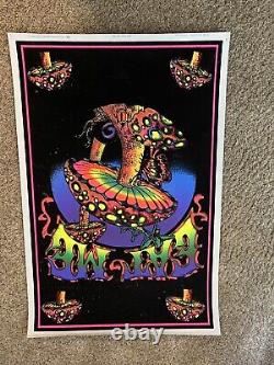 4 Alice In Wonderland Blacklight Flocked Poster And 2 Other Blacklight Posters
