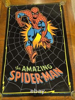 SPIDERMAN MARVEL Black light Flocked Felt poster 1975 Western Graphics 32x 21