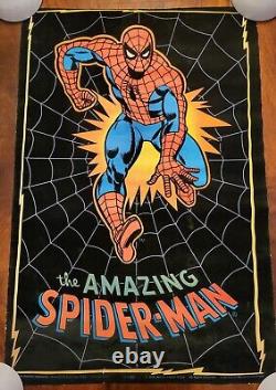 SPIDERMAN MARVEL Black light poster 1975 Flocked JOHN ROMITA