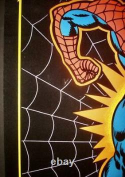 SPIDERMAN MARVEL Black light poster 1975 Flocked JOHN ROMITA