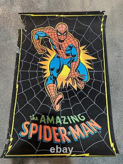 SPIDERMAN MARVEL Black light poster 1975 Flocked JOHN ROMITA 32 x 21 Rolled