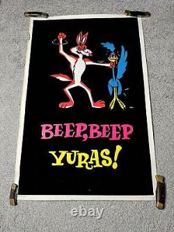 VINTAGE 1974 ROAD RUNNER WILE E COYOTE BEEP BEEP YURAS BLACK LIGHT FlockedPOSTER