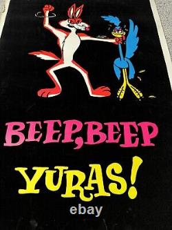 VINTAGE 1974 ROAD RUNNER WILE E COYOTE BEEP BEEP YURAS BLACK LIGHT FlockedPOSTER