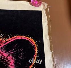 Vintage 1982 Noble Lion Black-Light POSTER #974 AA Graphics Funky Velvet B182